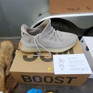 Mens Yeezy Boost size 10 1/2